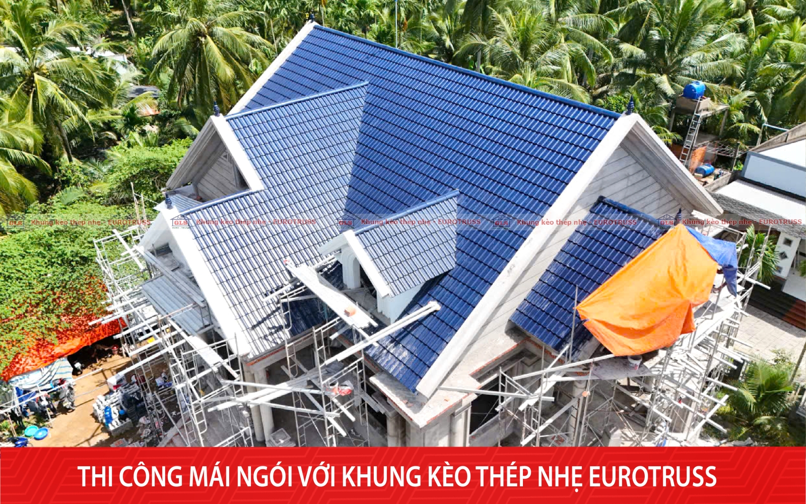 Công trình mái Thái sắp hoàn thiện tại Bến Tre